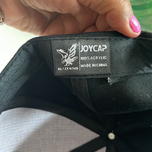 BLACK AND TAN CAP 🧢 WOLF LOGO - Picture 4 of 4